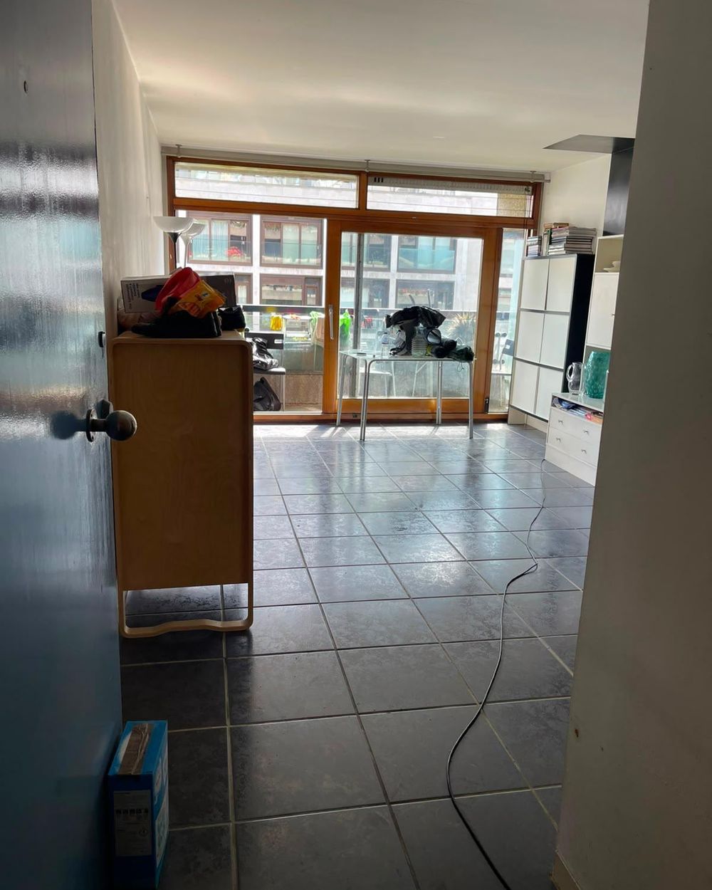 Living room with a clear, mopped tile floor after a G&L clean